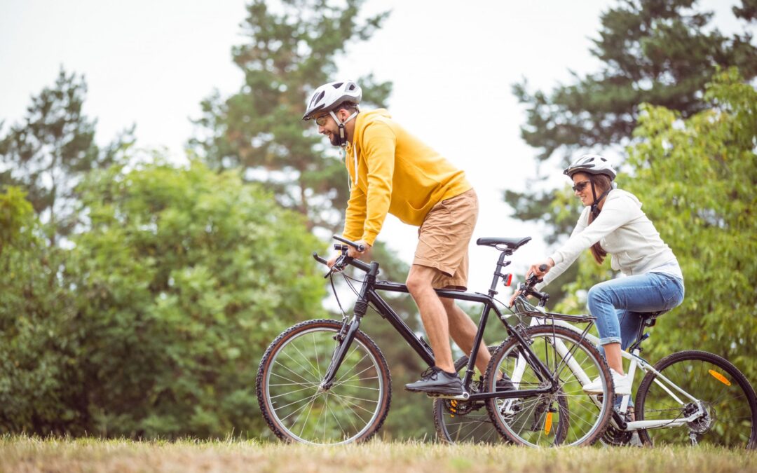 happy-couple-on-a-bike-ride-in-the-countryside-P9KQA62